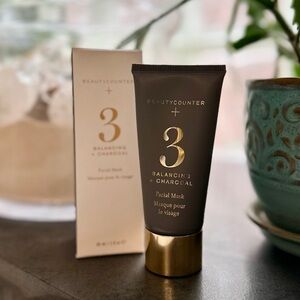 NIB Beautycounter Balancing+Charcoal Mask 2oz